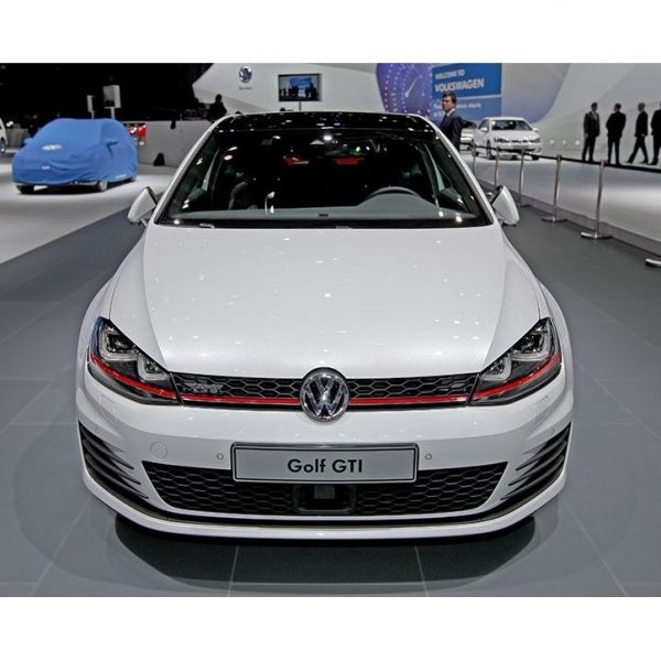 2013-Volkswagen-Golf-GTI-Mk7-front_79